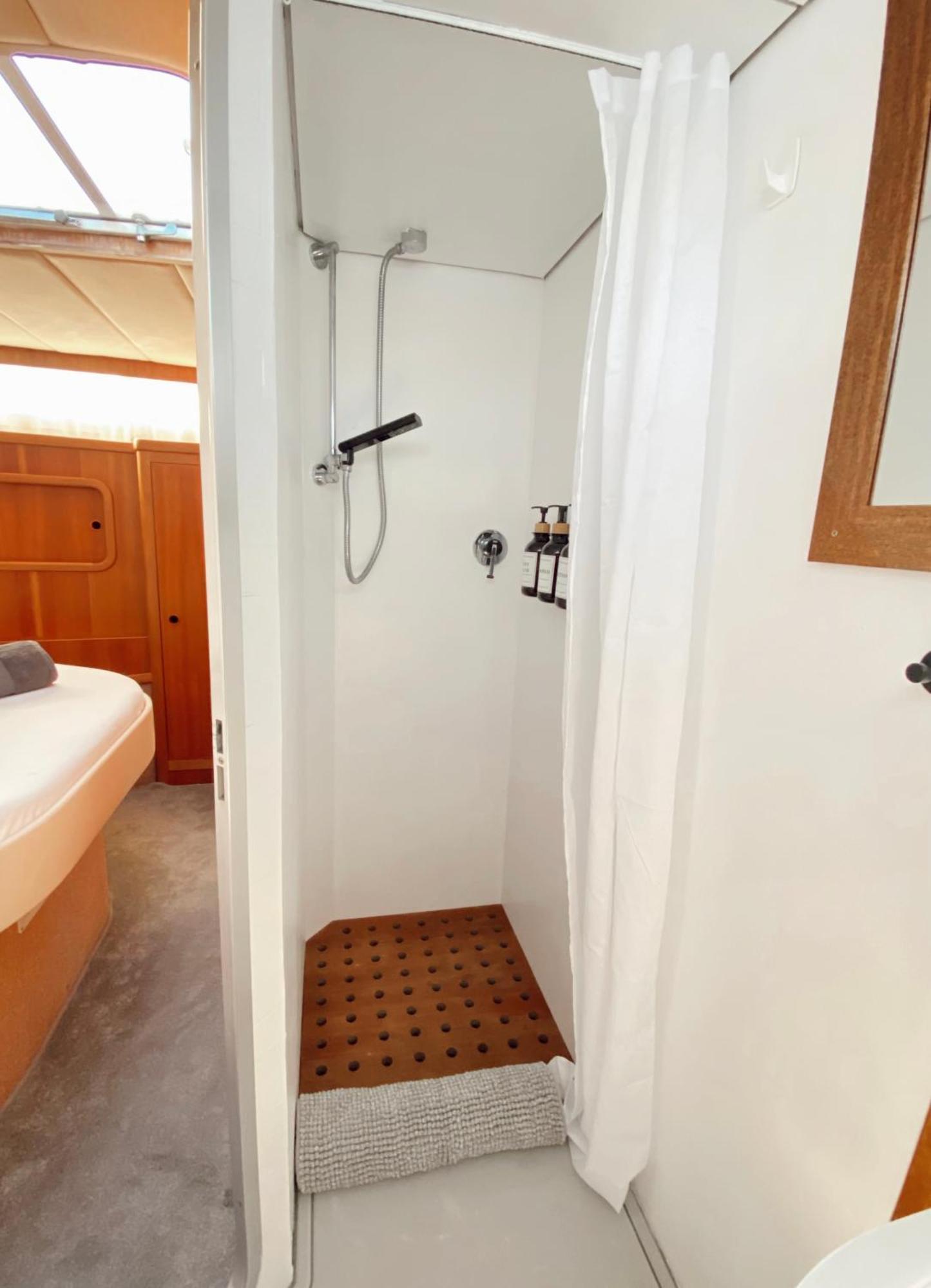 Malmo'S Yacht Hotel Валенсия Екстериор снимка